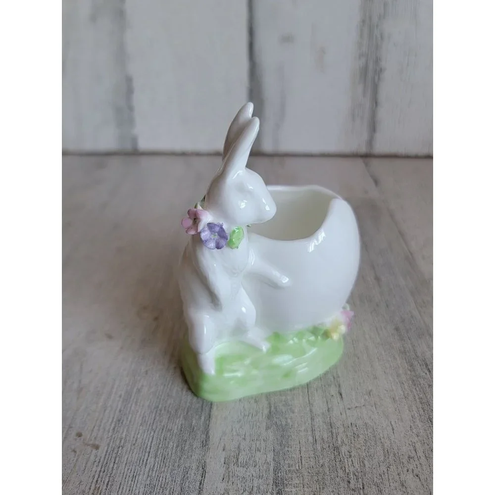 Ceramic white bunny Easter egg holder figure home decor‎